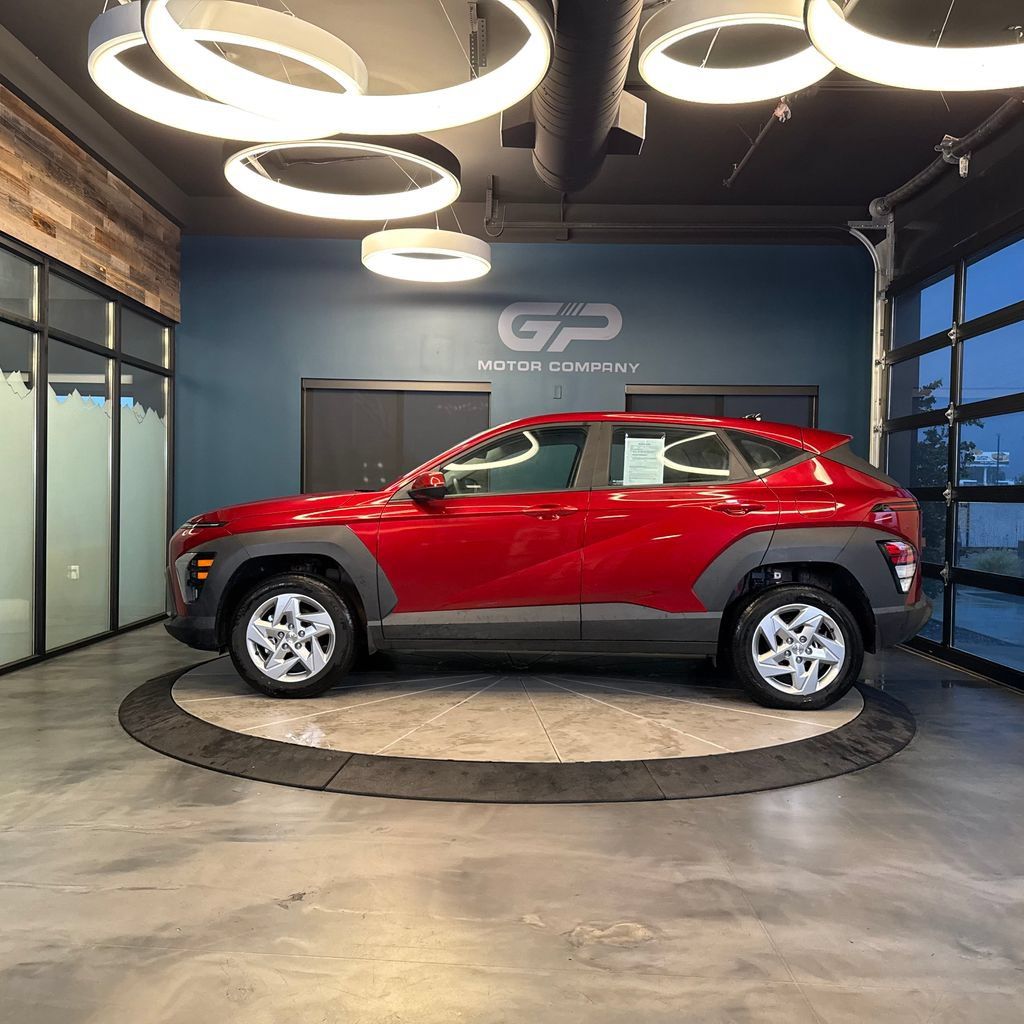 Used 2024 Hyundai Kona SE AWD/4WD image 6