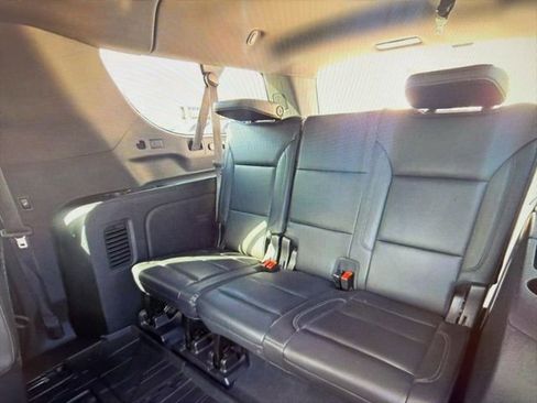 Used 2021 Chevrolet Suburban LT w/ LT Signature Package RWD image 9