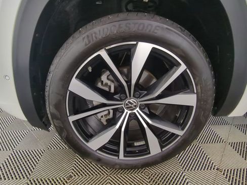 Used 2024 Volkswagen Atlas SEL Premium R-Line AWD/4WD image 16
