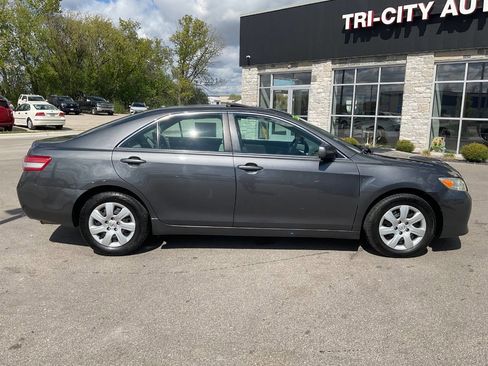 Used 2011 Toyota Camry LE FWD image 9