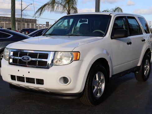 Used 2011 Ford Escape XLS w/ 101A Rapid Spec Order Code image 2