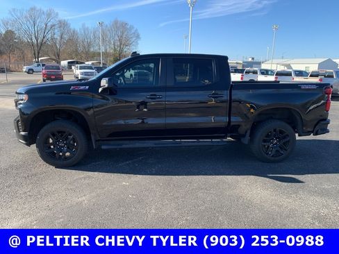 Used 2021 Chevrolet Silverado 1500 LT Trail Boss w/ Convenience Package II image 3