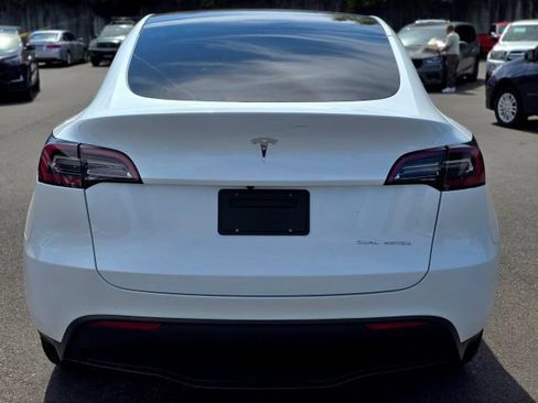 Used 2023 Tesla Model Y Long Range AWD/4WD image 7