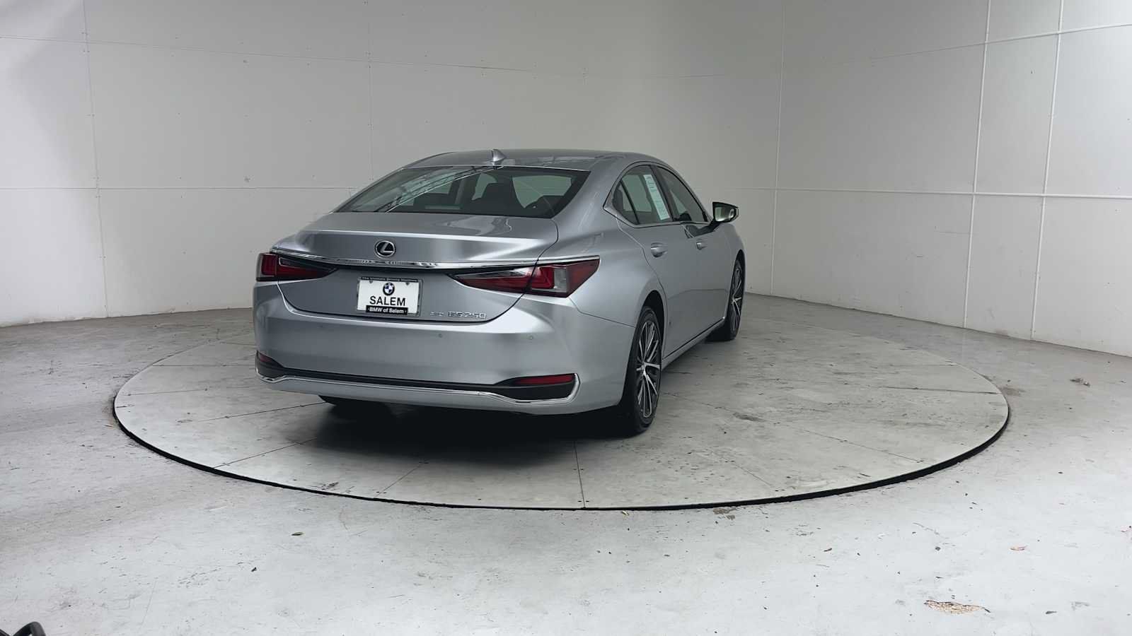 Used 2024 Lexus ES 250 w/ Premium Package AWD/4WD image 2