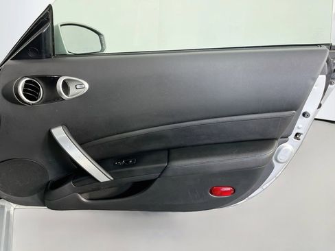 Used 2007 Nissan 350Z Touring RWD image 32