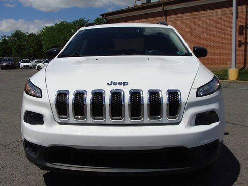 Used 2017 Jeep Cherokee Sport image 2