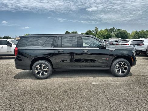 New 2026 GMC Yukon XL AT4 w/ AT4 Premium Plus Package AWD/4WD image 10