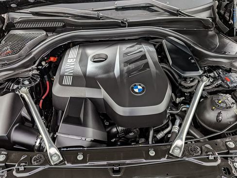 Used 2025 BMW 530i xDrive w/ Premium Package image 47