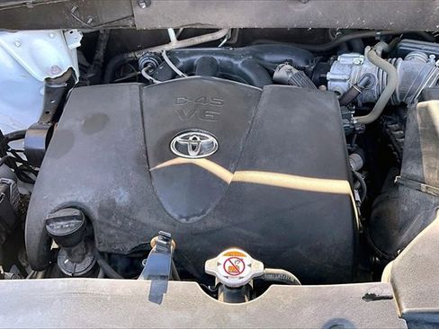 Used 2019 Toyota Highlander XLE image 34