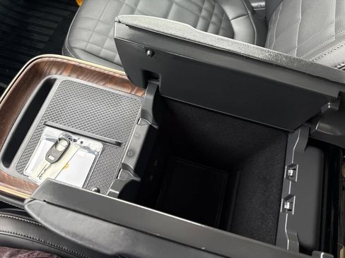 Used 2025 Rivian R1S Premium AWD/4WD image 36