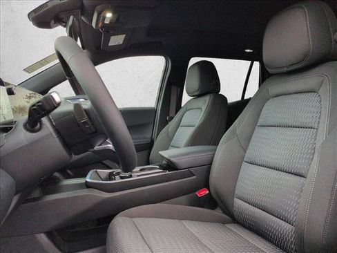 Used 2026 Chevrolet Equinox LT FWD image 4
