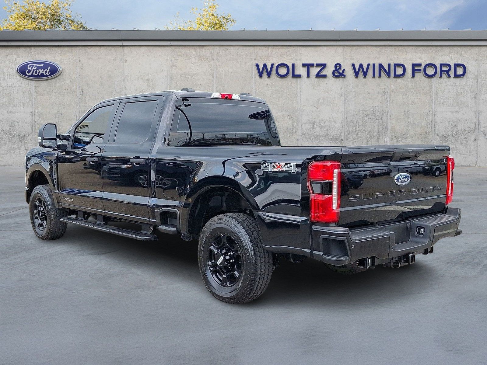 Used 2024 Ford F250 XL w/ STX Appearance Package AWD/4WD image 4