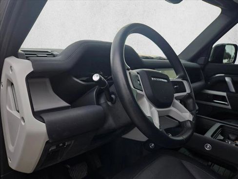 Used 2023 Land Rover Defender 110 X-Dynamic SE image 9