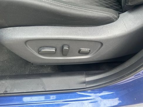 Used 2020 Nissan Rogue SV FWD image 14