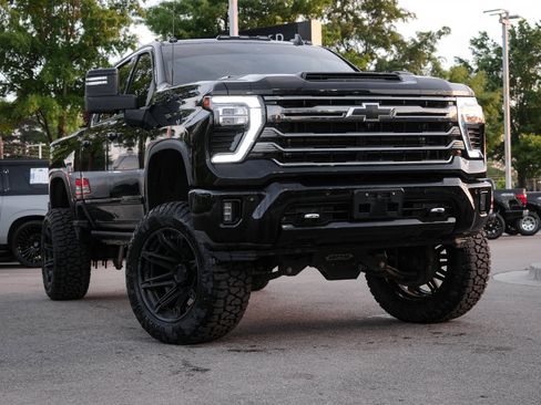 Used 2024 Chevrolet Silverado 3500 High Country w/ High Country Premium Package AWD/4WD image 2