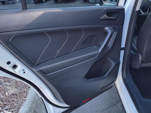 Certified 2024 Volkswagen Tiguan SE image 33