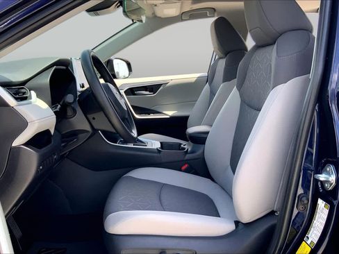 Used 2025 Toyota RAV4 XLE w/ Convenience Package FWD image 8