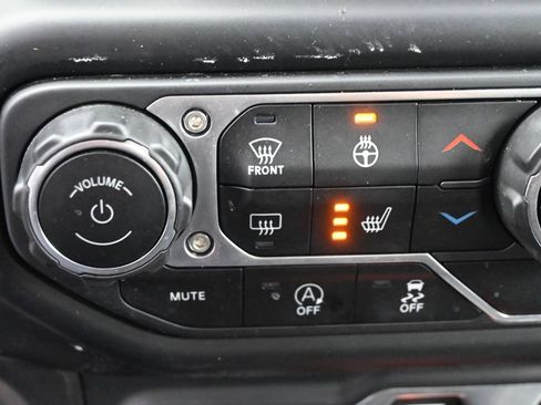 Used 2023 Jeep Gladiator Mojave w/ LED Lighting Group AWD/4WD image 16
