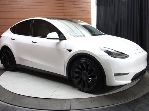 Used 2022 Tesla Model Y Performance image 16