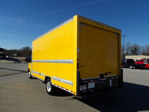 Used 2017 GMC Savana 3500 Extended image 5