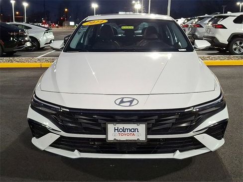 Used 2024 Hyundai Elantra Limited image 3