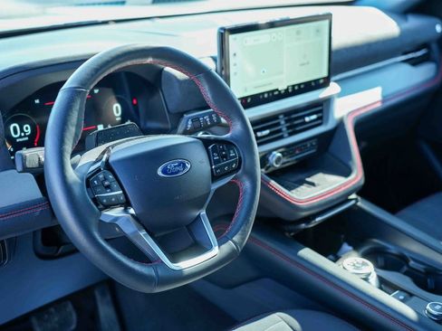 Used 2025 Ford Explorer ST-Line w/ ST-Line Street Pack AWD/4WD image 30