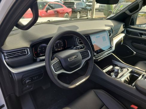 New 2026 Jeep Grand Wagoneer 4WD image 19