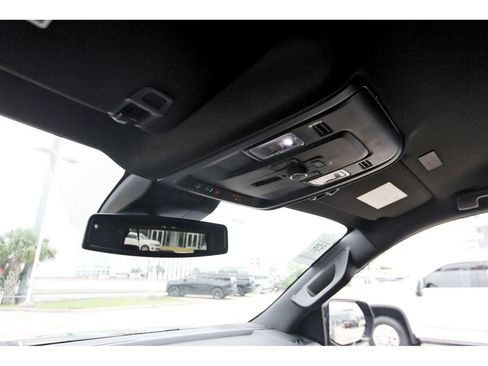 Used 2025 GMC Yukon XL Denali AWD/4WD image 18