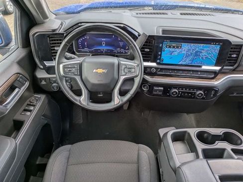 Used 2025 Chevrolet Silverado 1500 LT AWD/4WD image 16