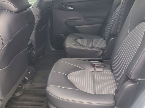 Used 2024 Toyota Highlander XSE image 15