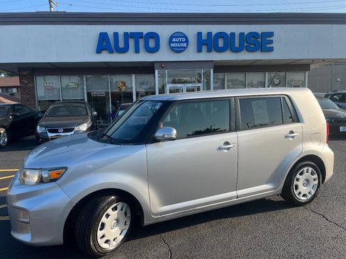 Used 2015 Scion xB image 1