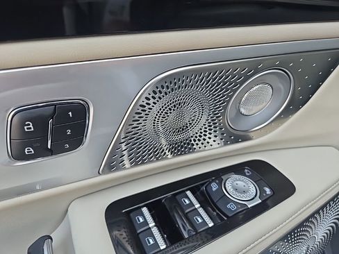 Used 2025 Lincoln Nautilus Reserve image 32