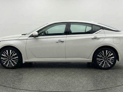 Used 2025 Nissan Altima 2.5 SV FWD image 5