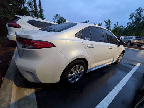 Used 2025 Toyota Corolla LE FWD image 7
