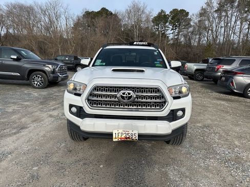 Used 2016 Toyota Tacoma TRD Sport image 8