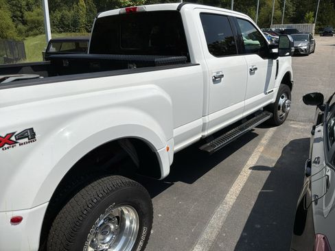 Used 2019 Ford F350 XLT w/ XLT Premium Package AWD/4WD image 12