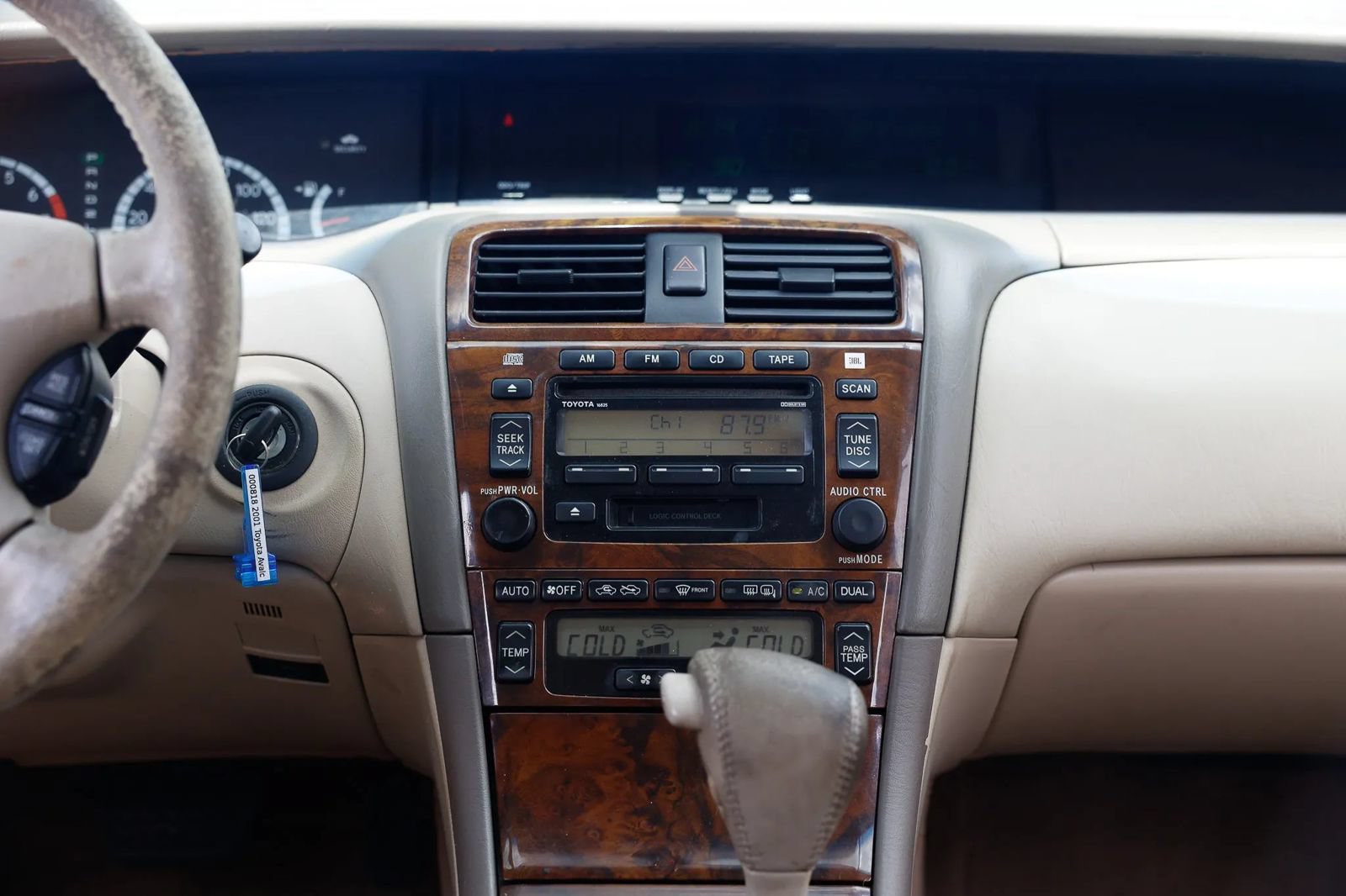 Used 2001 Toyota Avalon XLS w/ Option Pkg 5 FWD image 35