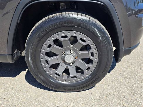 Used 2018 Jeep Grand Cherokee Trailhawk w/ Trailhawk Luxury Group AWD/4WD image 9