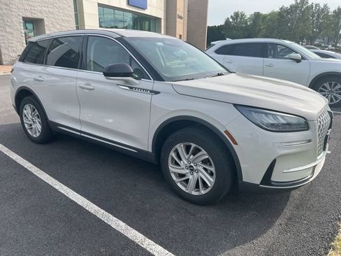 Used 2024 Lincoln Corsair AWD image 3