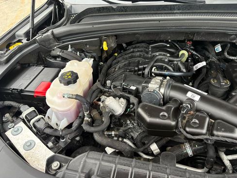Used 2023 Jeep Grand Cherokee Laredo AWD/4WD image 63