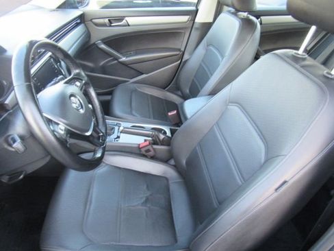 Used 2020 Volkswagen Passat 2.0T SE w/ Sunroof Package image 18