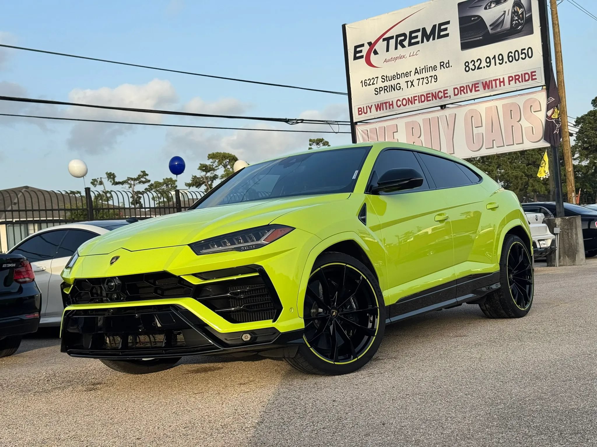 Used 2022 Lamborghini Urus AWD/4WD image 1