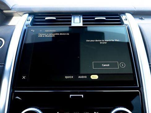 Certified 2024 Land Rover Discovery Dynamic SE image 31