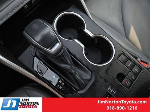 Used 2023 Toyota Highlander XLE FWD image 20