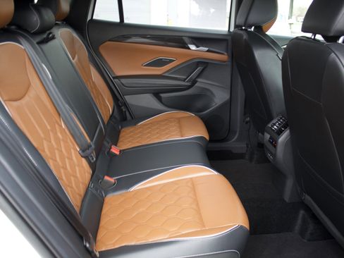 Used 2025 Volkswagen Tiguan SEL R-Line image 31