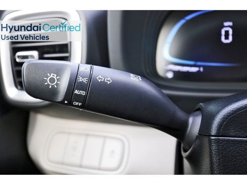 Certified 2025 Hyundai Venue SEL FWD image 20