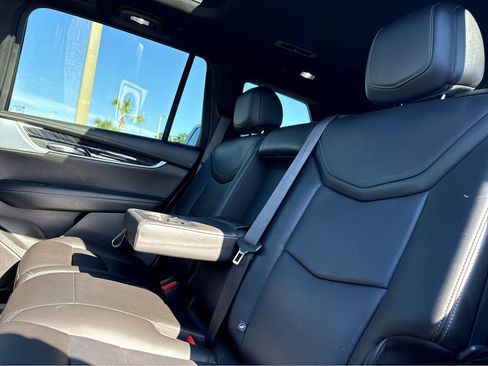 Used 2023 Cadillac XT6 Premium Luxury FWD image 17