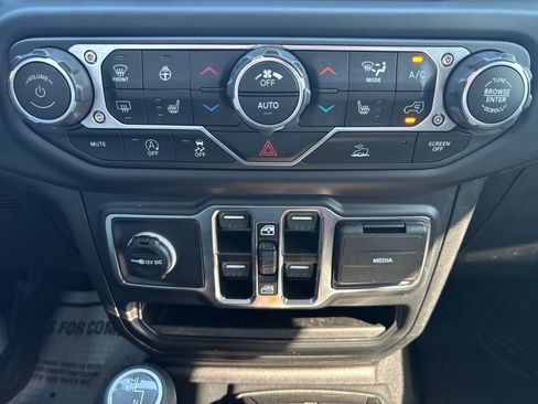 Used 2023 Jeep Wrangler Unlimited Sport image 24