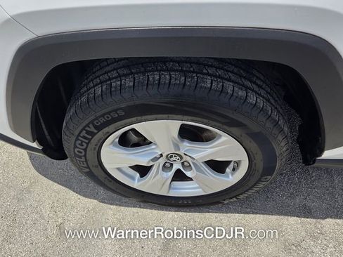 Used 2019 Toyota RAV4 XLE FWD image 19