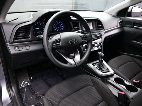 Used 2019 Hyundai Elantra SE w/ Cargo Package FWD image 11